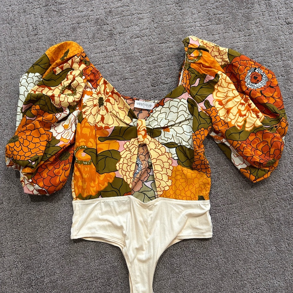 Vestique Orange Floral Puff Sleeve Bodysuit